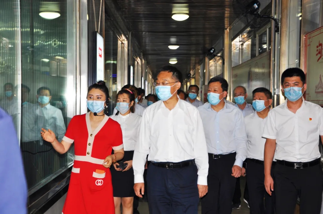 遼寧省省長(zhǎng)劉寧蒞臨溝幫子熏雞集團(tuán)考察調(diào)研